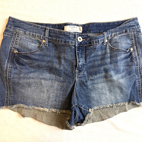 torrid Pants - Torrid Plus Size Women's Dark Wash Cut Off Shorts